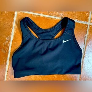 Nike Women's Dri-FIT Swoosh Medium-Support Non-Padded Sports Bra Size S